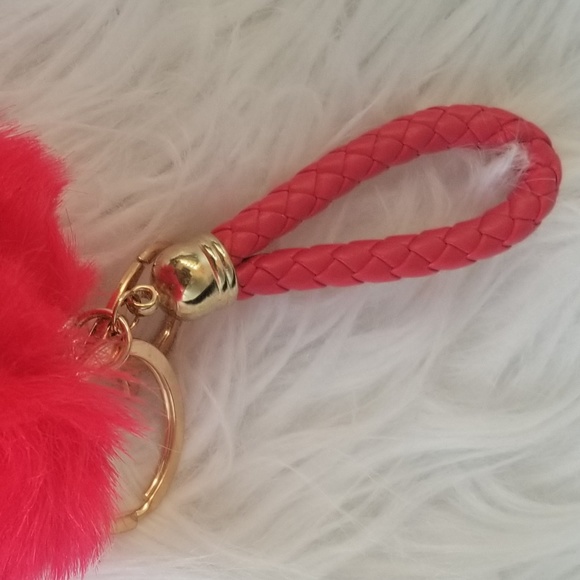Red pom pom keychain - Picture 3 of 3